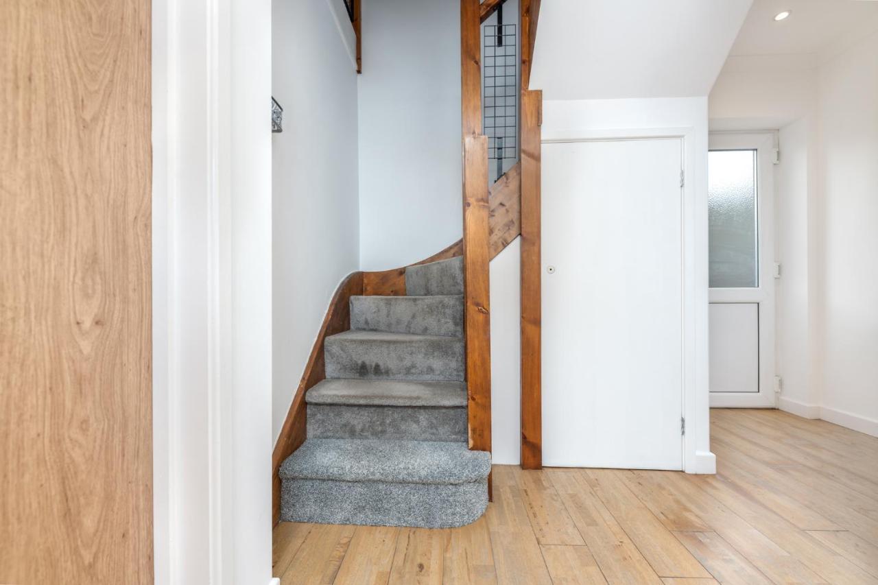 Stayright- 2 Bedroom House, Centrally Located & Close Walk To City Centre Cardiff Esterno foto
